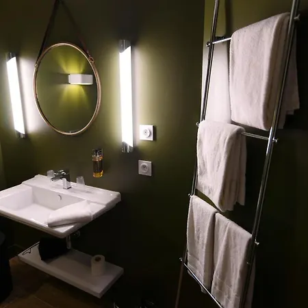 Naad Centre Hotell 3*