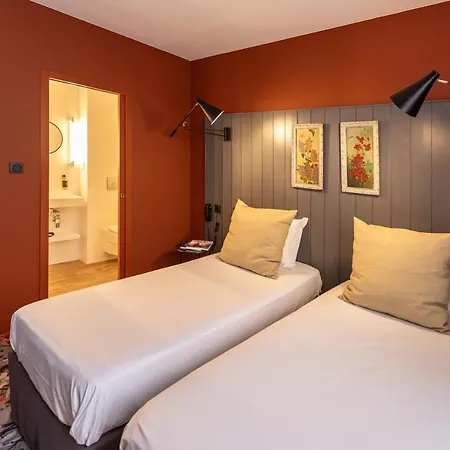 Naad Centre Hotell 3*