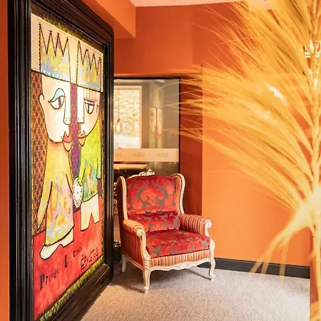 Naad Centre Hotell 3*
