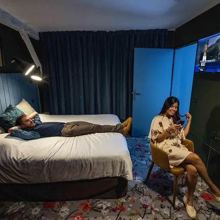 Naad Centre מלון 3*