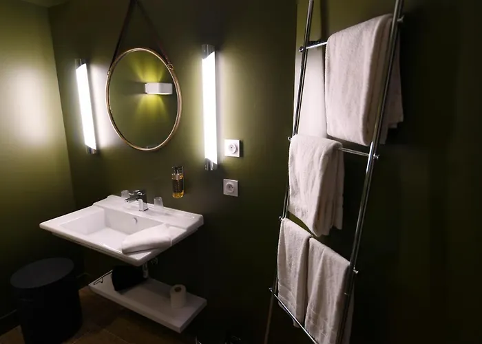 Naad Centre Hotel 3*