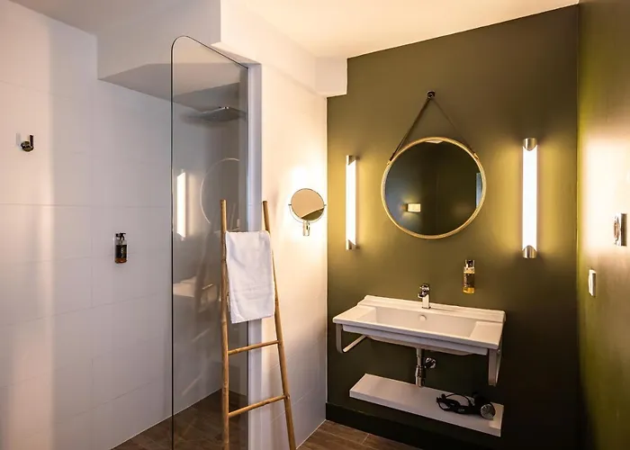 Naad Centre Ξενοδοχείο 3*