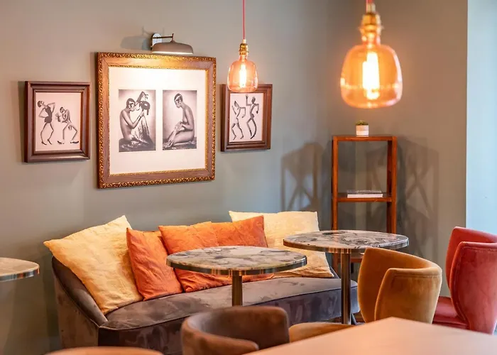 Ξενοδοχείο Naad Centre 3*